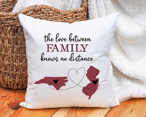 Vista 4 de Canary Road Almohada personalizada The Love Between Family Knows No Distance Familia de larga distancia de dos estados o países Abuelos en leyes