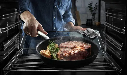 Vista 3 de WMF Sartén profesional para carnes de inducción de 9.4 in, ideal para sellar, material multicapa, control rápido del calor, sartén recubierta