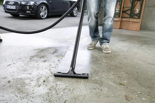 Vista 18 de Karcher WD4 aspiradora para agua y polvo, multiuso, con motor de 1800 V, diseño que ahorra espacio.