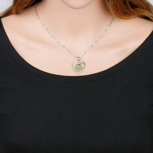 Vista 4 de ZYooch - Dije con la palabra Mom grabada para mujer, collar de compromiso de diamantes de imitación, joyas para regalar