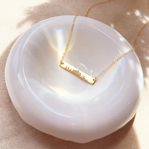 Vista 6 de Danique - Collar de barra de perfil personalizado con diseño de ciudad natal, plata de ley u oro de 14 quilates, NYC, Boston, Chicago, San