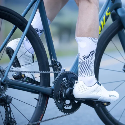 Vista 7 de veloToze Aero Sock para carreras de bicicletas tela avanzada Aero cumple con la UCI para una ventaja aerodinámica en carreras de bicicletas e ITT
