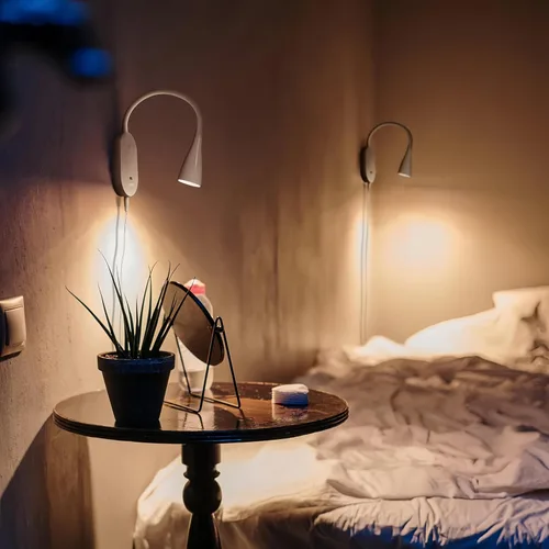 Vista 2 de Luz de lectura de pared para libros en la cama, lámpara de pared de cabecera con salida USB, lámpara de lectura regulable con 5 controles táctiles