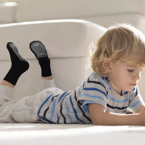 Vista 5 de HYCLES Calcetines antideslizantes para niños pequeños, 12 pares de calcetines de tobillo alto para bebé niño y niña, para niños de 1-33-55-77-10T