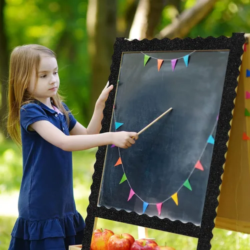 Vista 4 de Containlol Bordes de tablero de anuncios con purpurina de 118 pies, 120 hojas festoneadas para decoración escolar, día de San Patricio, regreso a