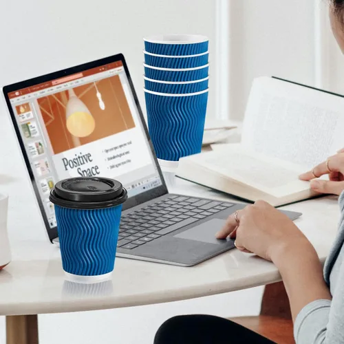Vista 5 de Clawsoff Paquete de 100 tazas de café con tapas, de 8 onzas, desechables, aisladas, onduladas, para bebidas frías/calientes, oficina, hogar, tienda
