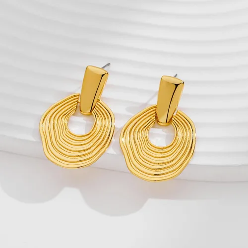 Vista 6 de Aretes elegantes vintage con textura ondulada, aretes colgantes chapados en oro para mujer, joyería de moda