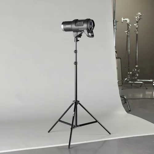 Vista 7 de Amazon Basics Soporte de trípode de fotografía de aluminio ligero con estuche - 2.8 - 6.7 pies, negro