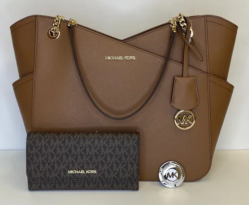 Vista 2 de Michael Kors Jet Set - bolsa de hombro para viaje con cadena grande, cartera triple Michael Kors Jet Set.