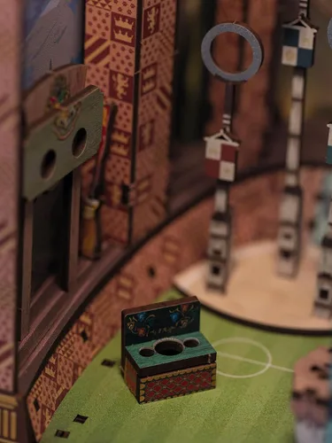 Vista 13 de Revell Harry Potter Quidditch Field 3D Book Nook - Kit de rompecabezas