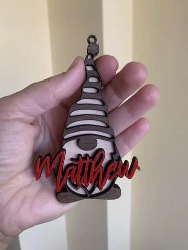 Vista 9 de Gnomos de Navidad personalizados, adorno de nombre personalizado, nombres cortados con láser, regalos para niños, Navidad 2025, decoraciones