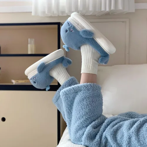 Vista 3 de XIXITIAO Lindas pantuflas de animales, pantuflas de ballena Kawaii de dibujos animados, zapatos de casa de felpa para mujeres y hombres, pantuflas