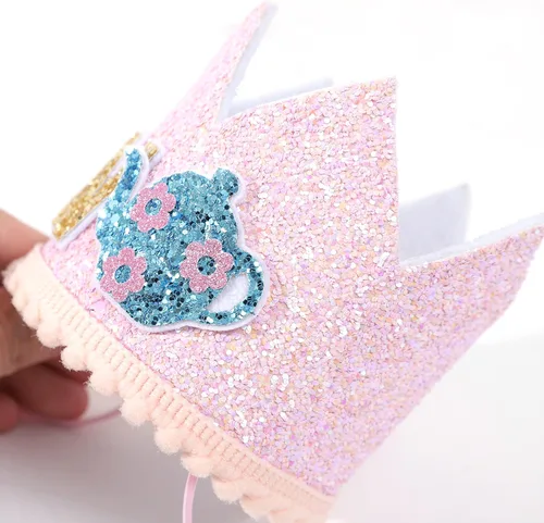 Vista 6 de WAUAO Decoraciones de fiesta de té de Alicia en el país de las maravillas – Corona/sombrero de cumpleaños, traje rosa para niña de segundo cumpleaños