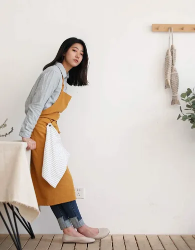 Vista 2 de Delantal ajustable de lino de algodón suave estilo nórdico japonés con cuatro bolsillos una toalla