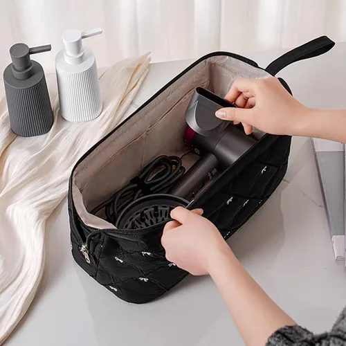 Vista 3 de Stratalife Bolsa de viaje acolchada para herramientas para el cabello con paño de pulido compatible con Dyson Airwrap Shark Flex Style, Arco negro