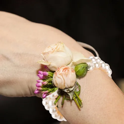 Vista 3 de Pulsera de perlas con ramillete de muñeca elástica para muñeca, pulsera elástica de perlas para boda, ramillete de perlas de imitación, Seda