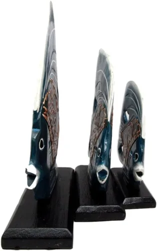 Vista 3 de Artesanos de madera hechos a mano "Ikan Teluk" Blue Tropical River Angel Fish Family Set de 3 figuras decorativas de 10.5 pulgadas de alto