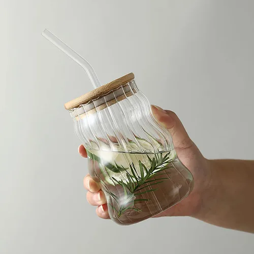 Vista 5 de Paquete de 2 vasos para beber con tapas de bambú y popote de vidrio de 17 onzas con ondas creativas, vasos de vidrio para café helado, refrescos