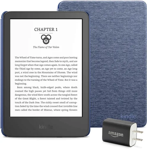 Vista 4 de Paquete Kindle Essentials, que incluye Kindle (versión 2024) negro, funda de tela (negra) y adaptador de corriente
