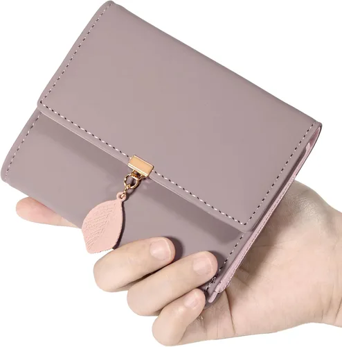 Vista 131 de UTO - Cartera pequeña RFID de piel sintética con dije de hoja, cierre de cremallera y tarjetero.