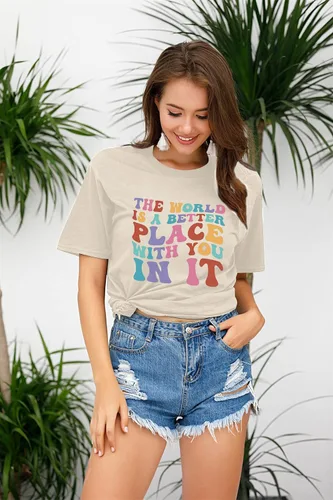 Vista 3 de Camisetas con texto en inglés The World is A Better Place with You in It (El mundo es un lugar mejor contigo in it), camiseta inspiradora