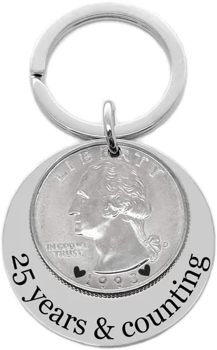 Vista 7 de 25th anniversary gift, 2000, 1999, 1998 1997 1996 1995 silver quarter key chain, 25 years and counting. 1994