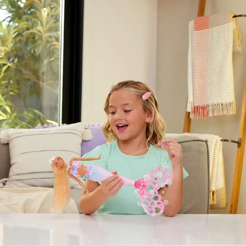 Vista 2 de Barbie Muñeca de sirena Bubble Sparkle con función y solución para hacer burbujas, bandeja y cepillo para el cabello, cabello rubio largo y rayado