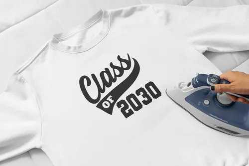 Vista 2 de Adhesivo de graduación para planchar, calcomanía para camisa de clase de 2030, parche de graduación HTV para graduados, color de tamaño de selección
