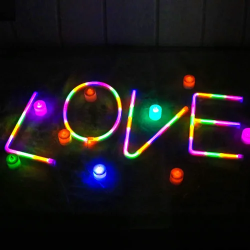 Vista 5 de Letras con luces LED de neón, letreros de marquesina iluminadas, con enchufe USB, funciona con pilas, luz nocturna colorida, letreros con palabras