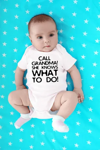Vista 12 de CBTwear Call Grandma She Knows What To Do Baby Bodysuit - Adorable mameluco Ropa Unisex Humor Romper