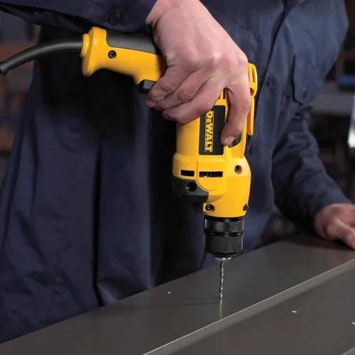 Vista 2 de DeWalt DWD112 - Taladro con empuñadura de pistola VSR, 3/8 pulgada, 8.0 Amp, con portabrocas sin llave, completamente de metal