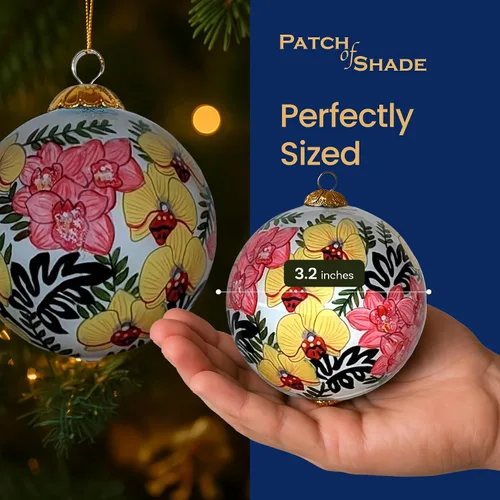 Vista 6 de Adorno navideño de orquídeas pintado a mano, bola navideña floral tropical, orquídeas amarillas y rosas, adorno de cristal coleccionable con caja