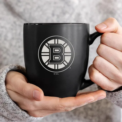 Vista 2 de Rico Industries NHL Hockey - Taza bistró de cerámica negra mate de 15 onzas