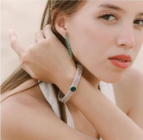 Vista 5 de Belinda Jewelz - Aretes de aro, aretes de eternidad con 62 piedras preciosas de colores, aretes de eternidad con piedra natal para mujer, joyería