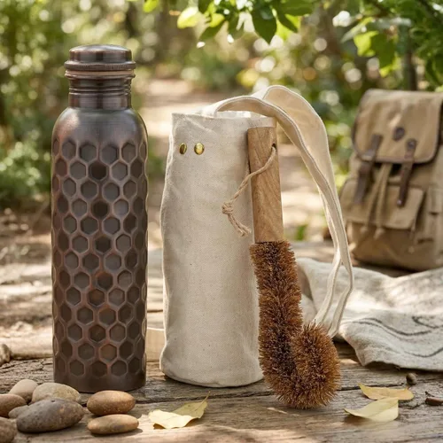 Vista 8 de Artisan - Botella de agua ayurvédica de cobre de 32 onzas, hecha a mano, 100% cobre puro, botella martillada para beber con cepillo de madera y Negro