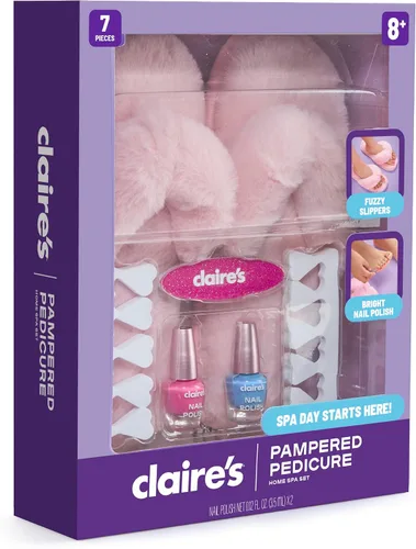 Vista 5 de Claire's Kit de pedicura para niños, juego de spa en casa de 7 piezas con pantuflas peludas, esmalte de uñas, separadores de dedos y lima de uñas