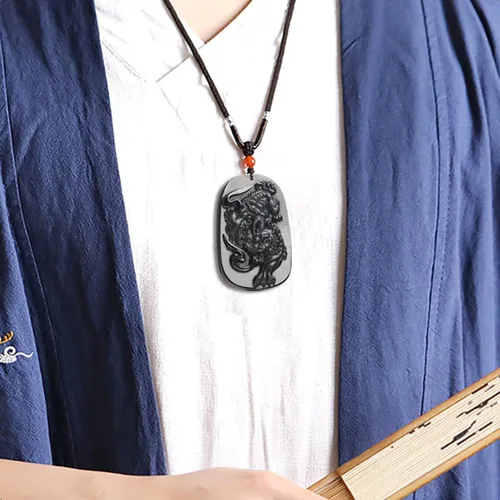 Vista 7 de GEEYOU Colgante PiXiu de jade oscuro de 2.51 pulgadas de autenticación natural, colgante de animal tallado con amuleto de la fortuna Fengshui