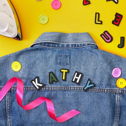 Vista 3 de Bright Creations Letras y parches para planchar – 104 piezas, 1.4 x 1 in, bordado multicolor – Parches de letras para planchar para ropa y mochilas