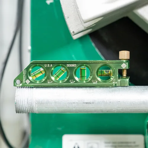 Vista 11 de Greenlee L77 Mini Nivel Magnético de Burbuja con Ayuda de Desplazamiento para Doblado de Conductos