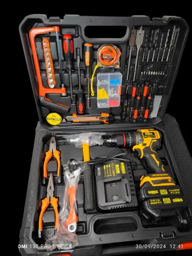 Vista 2 de Taladro inalámbrico Dewalt 36 v con accesorios