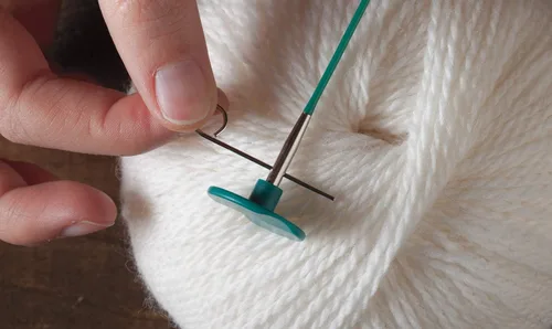 Vista 2 de Knit Picks Options Cable de aguja circular intercambiable para tejer - 16" Verde