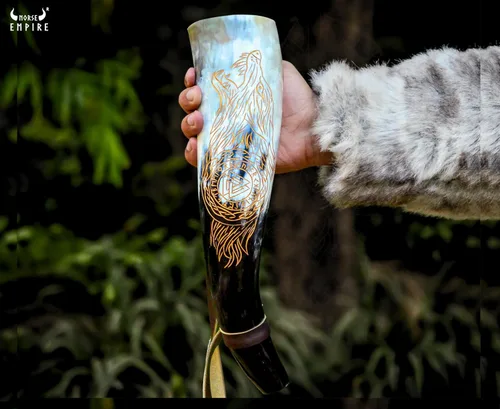 Vista 8 de Juego de cuerno de soplado rústico vikingo con soporte de madera y silbato, decoración de estilo tribal auténtico e instrumento de trompeta
