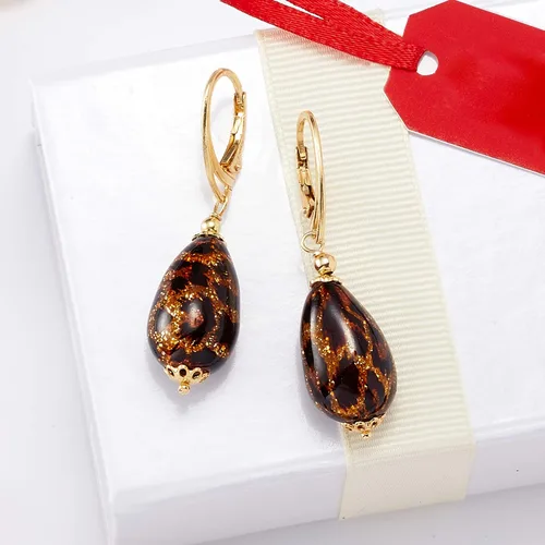 Vista 3 de Ross-Simons Pendientes colgantes de cristal de Murano con estampado de leopardo italiano en oro de 18 quilates sobre plata esterlina, Plata de ley