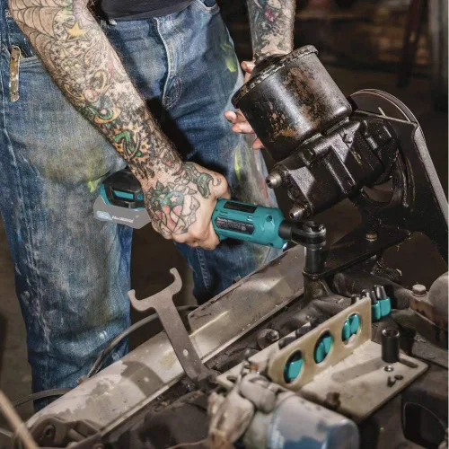 Vista 8 de Makita RW01Z 12V Max CXT Iones de litio, inalámbrico, 3/8/1/4 pulgadas cuadradas, solo herramienta