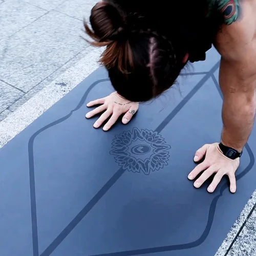 Vista 4 de Liforme Tapete Especial para Yoga – Incluye Bolsa de Yoga Gratis - Sistema de Alineación Patentado, Agarre al Estilo Guerrero, Antideslizante