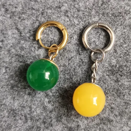 Vista 6 de Un par de pendientes de bola de resina pendientes de acero inoxidable para hombre mujer Halloween