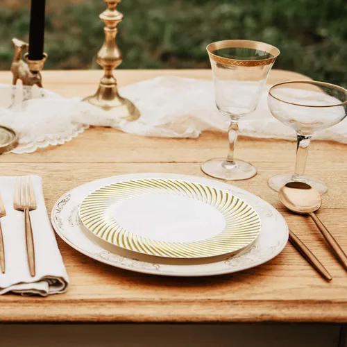 Vista 5 de Party Essentials 40 platos desechables de plástico duro de 9 pulgadas, platos desechables de porcelana con borde de remolino de ensalada