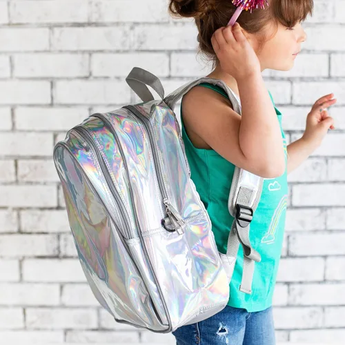 Vista 2 de Wildkin - Mochila infantil de 15 pulgadas, Viajar, talla única , Holographic