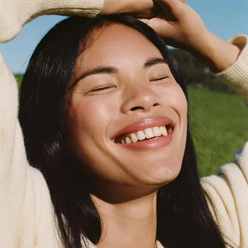 Vista 4 de Ursa Major Golden Hour - Hidratante facial Crema de recuperación vegana para hidratación facial diaria Repara e hidrata Fórmula natural