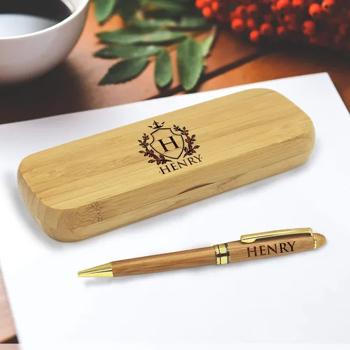 Vista 4 de My Personal Memories Bolígrafo personalizado con estuche monogramado, juego de bolígrafos grabados personalizados para hombres y mujeres (bambú)